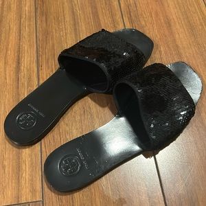 Tory Burch pre owned condition! Size 7